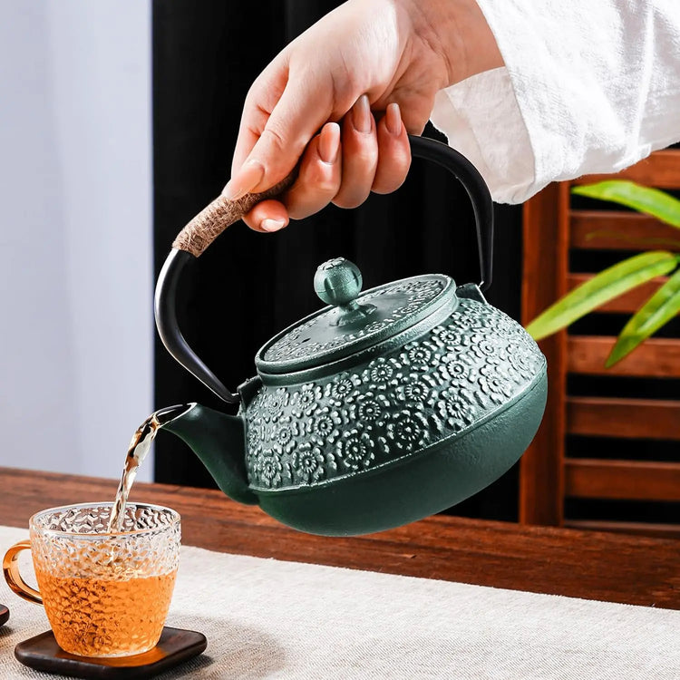 900ML Household Cast Iron Teapot Sakura Pattern Tea Kettle With Tea-Strainer Coffee Tea Water Pot Tea Set Kitchenware